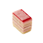 DelRey taart van laagjes biscuit met frambozen crème au beurre tussenin / DelRey cake of layers of sponge cake with raspberry crème au beurre in between